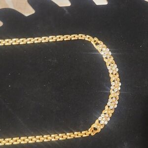 Statement gold plate